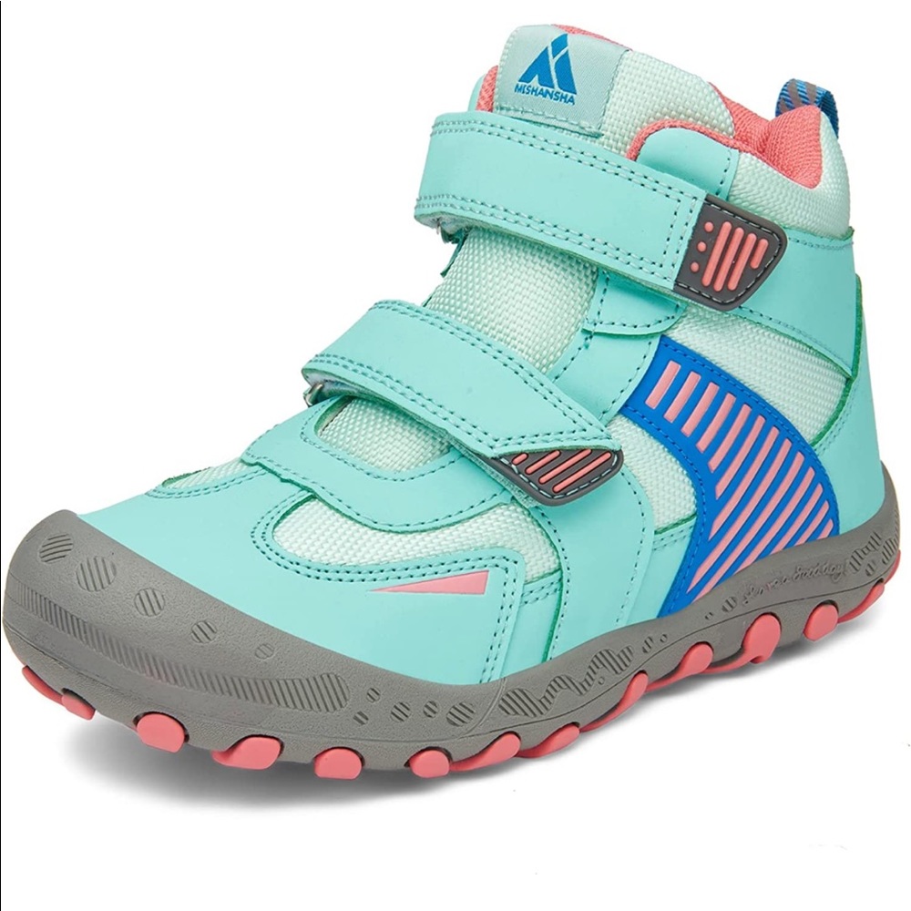 NWT Kids Hiking/Outdoor shoe - size 10